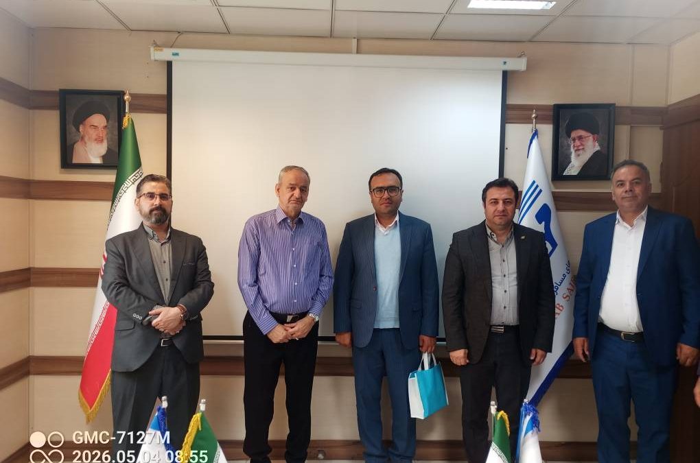 تجلیل از سفیران تجربه و مقام معلم در «مهتاب سیرجم»