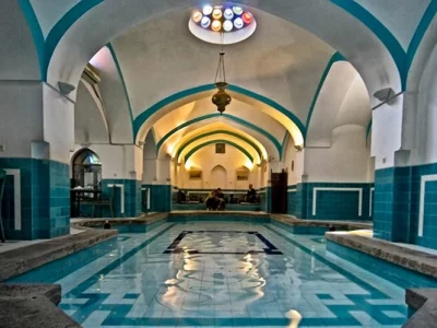 ۸. حمام خان یزد