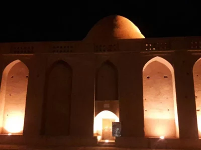 ۴. یخچال خشتی میبد